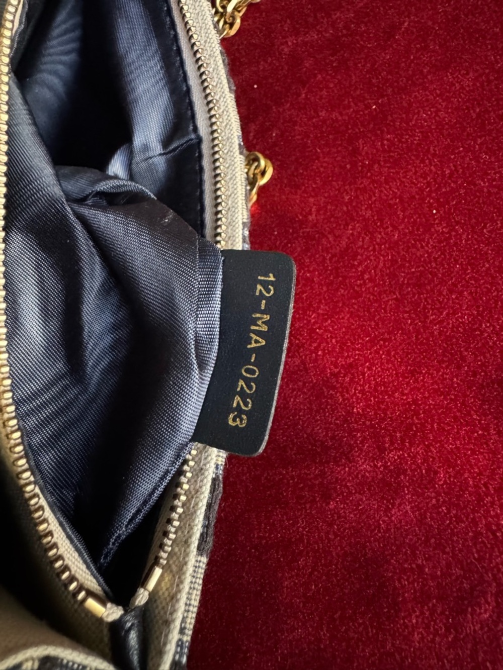 Medium Saddle Pouch with Chain
Blue Dior Oblique Jacquard - Picture 14 of 14